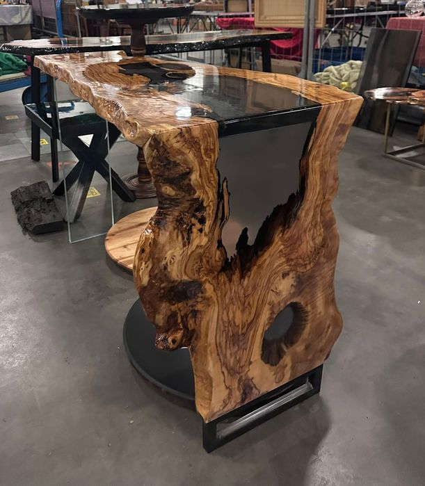 Ręcznie robione biurko, żywica, drewno oliwne