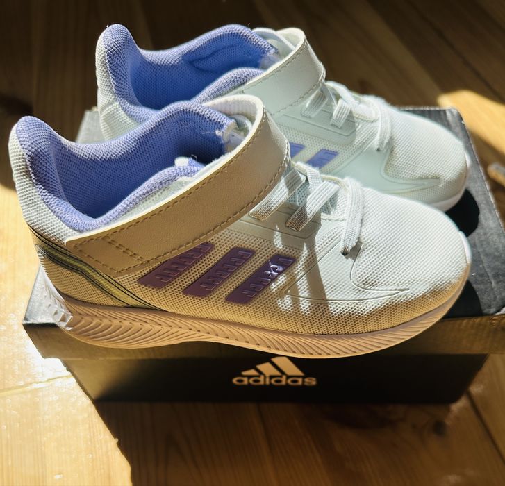 Продам кросівки adidas