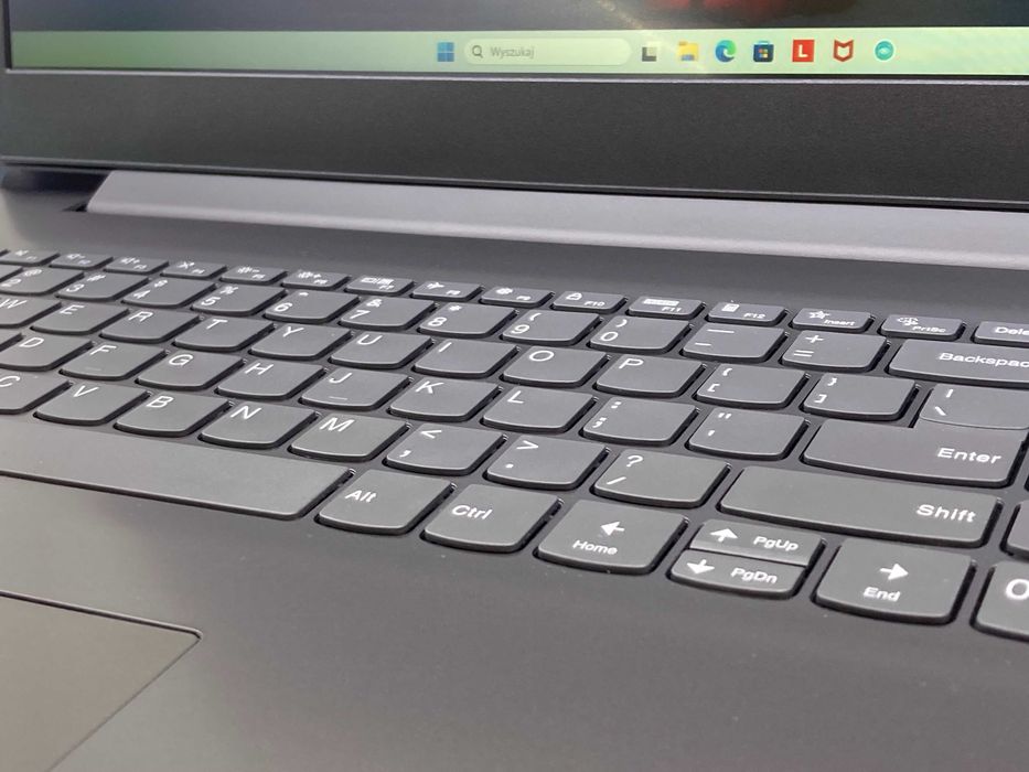 Laptop Lenovo V17 G4