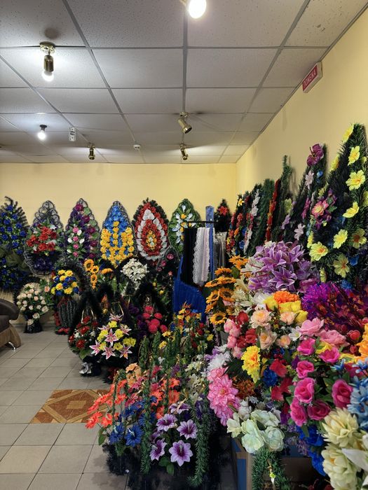 Вінки, Хрести, Поминки, Ритуальна атрибутика