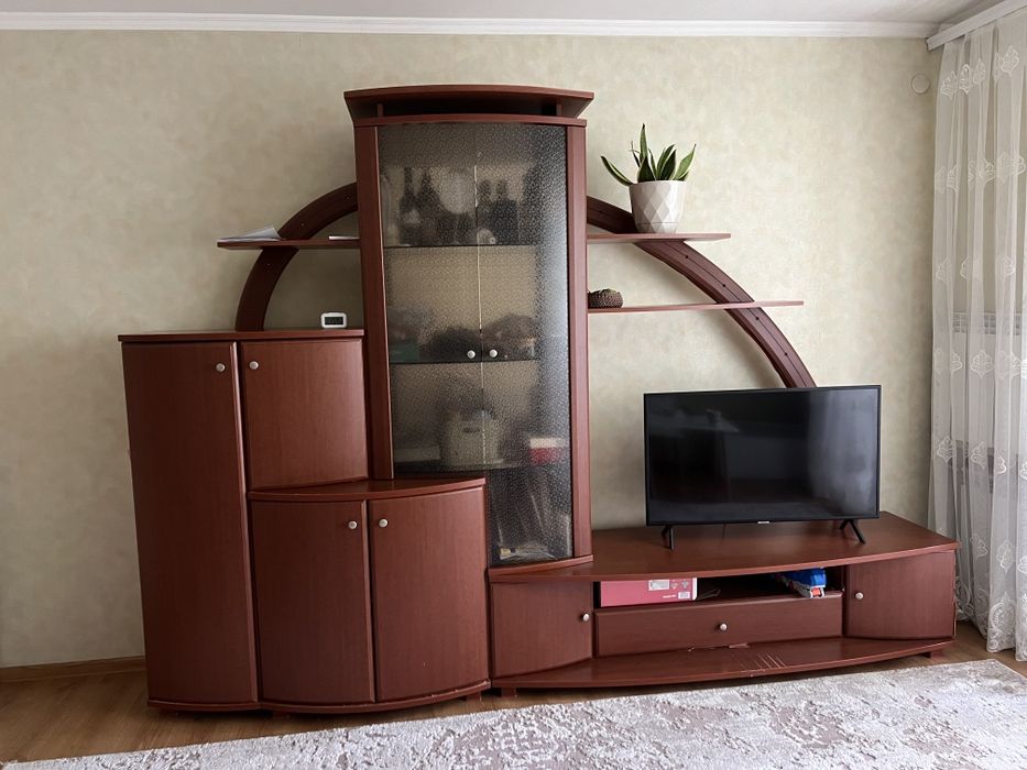 Стінка у вітальню кімнату