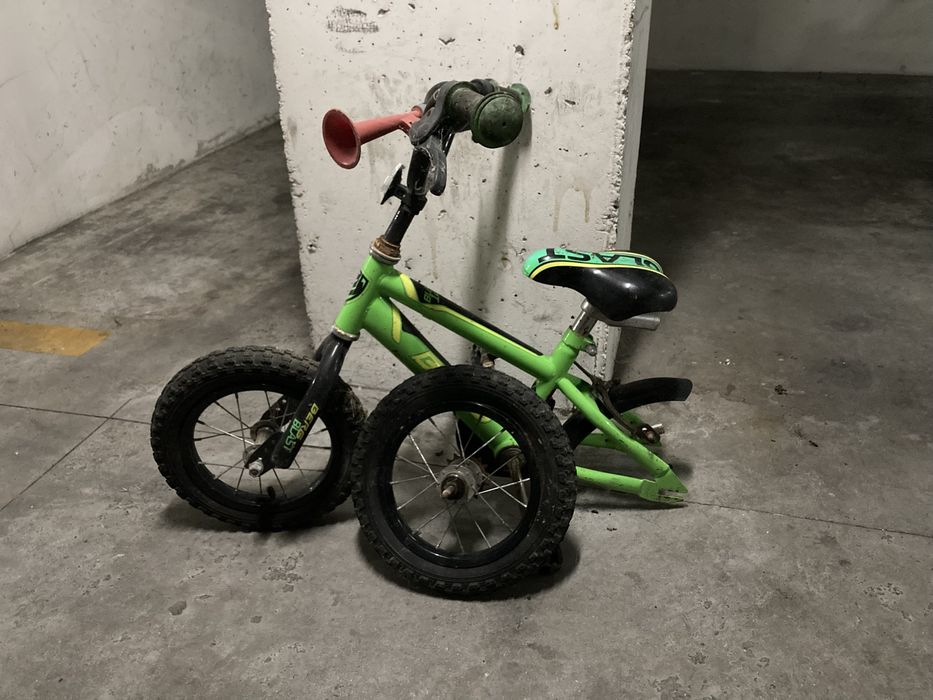 Bicicleta antiga de crianca