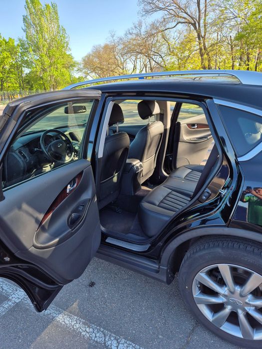 Продаю Infiniti QX50 2017