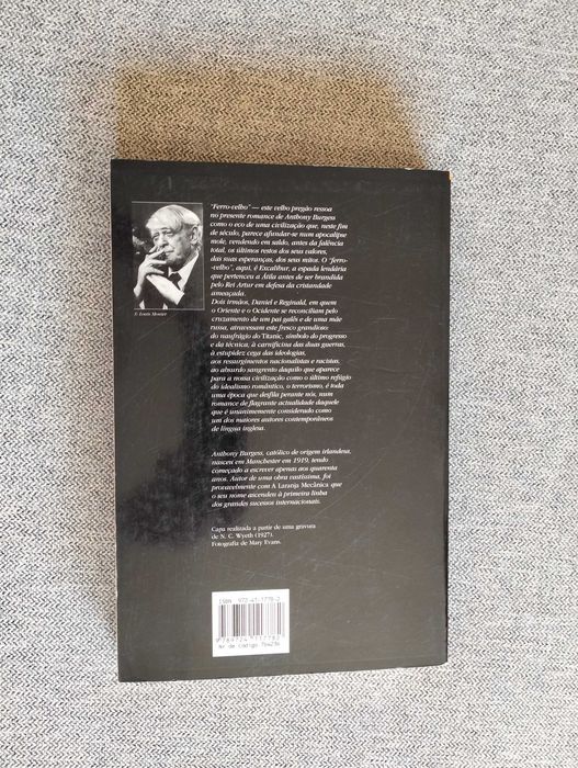 Livro "Ferro-velho" de Anthony Burgess