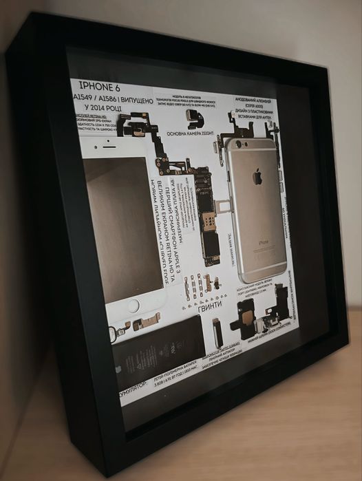 Продам Арт-картину iPhone 6 Disassembled Tech Art Display