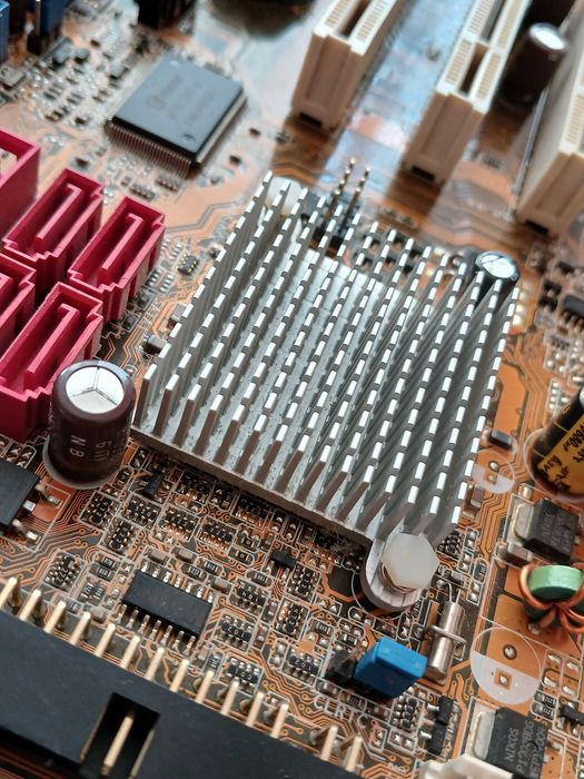 материнська плата ASUS P5B