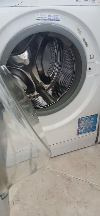 Maquina de lavar e secar a roupa Indesit