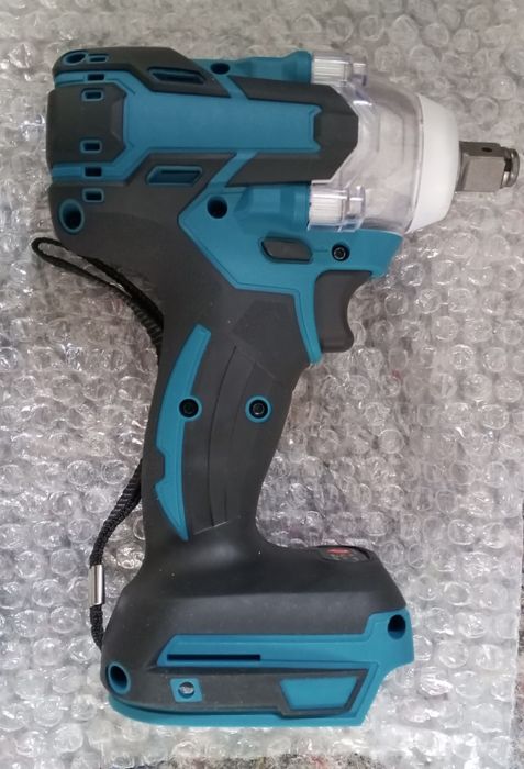 Гайковерт - Імпакт 320 n/m новий під головку та биту без  Акб