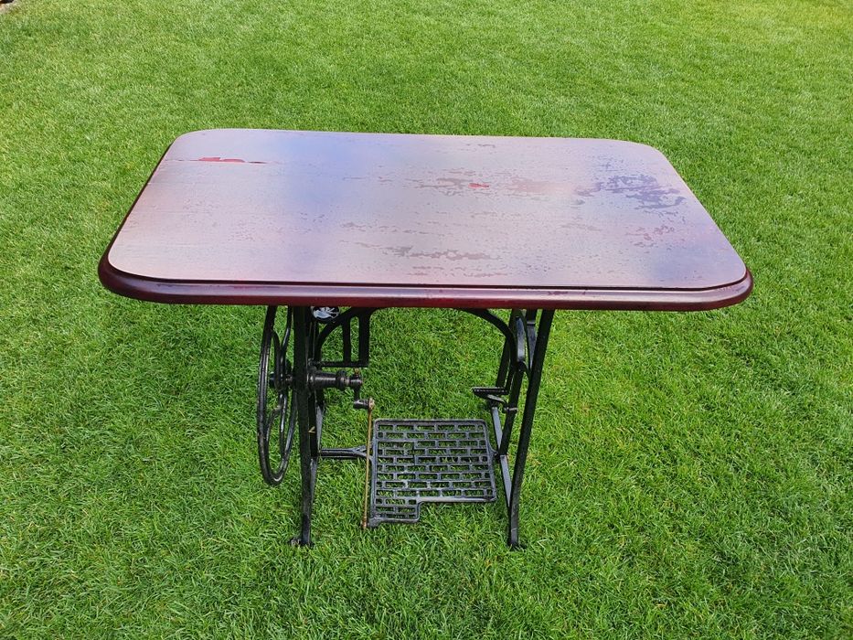 Maszyna do szycia stolik