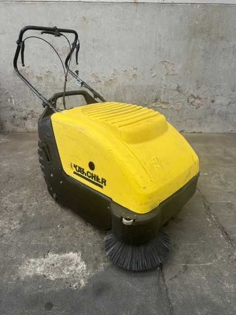Varredora Kärcher KSM 750  Motor Honda a gasolina  Só 260 horas com escova suplente