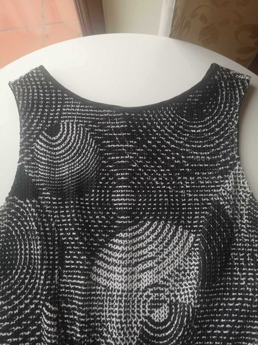 Zwiewna Sukienka do kolana do biura i na imprezę