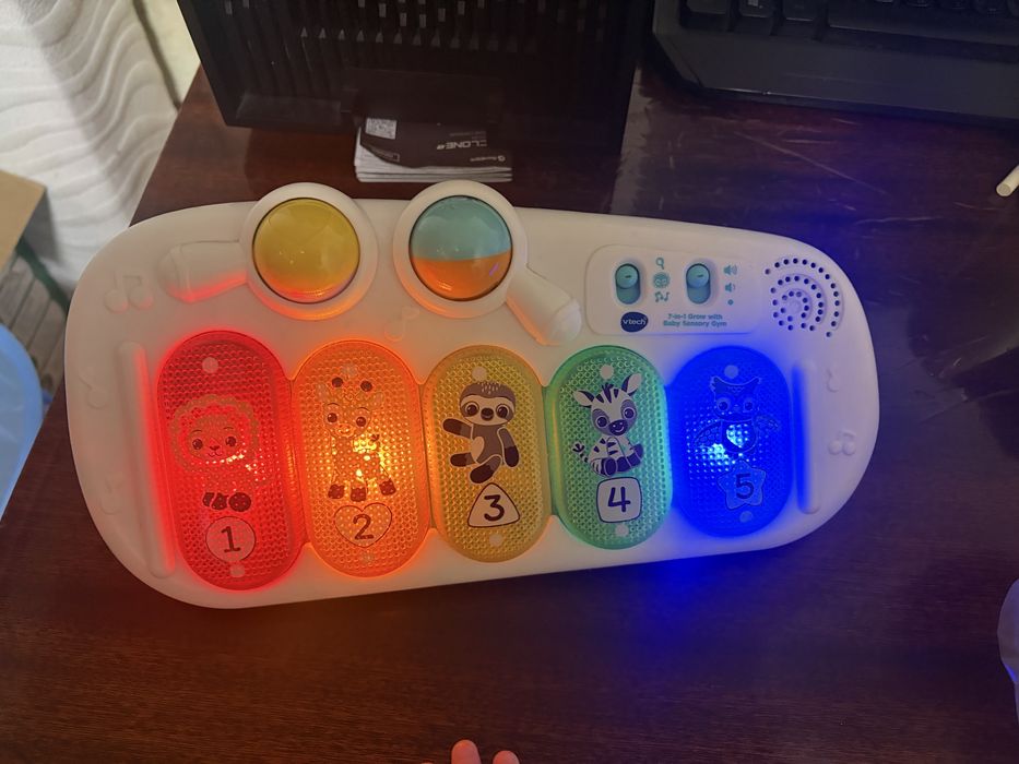 Обміняю дитяче піаніно  на велику шоколадку