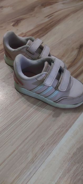 Adidasy dla dziewczynki rozmiar 24
