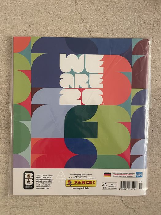 Vendo caderneta versão alemã vazia de FIFA World Cup 2026 da Panini, nova e em excelente estado