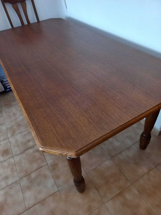 Mesa de madeira + 6 cadeiras