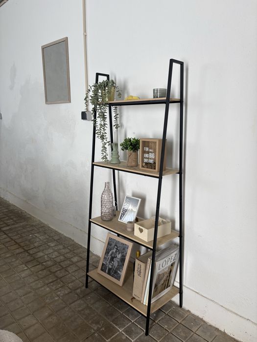 estante devorativa
