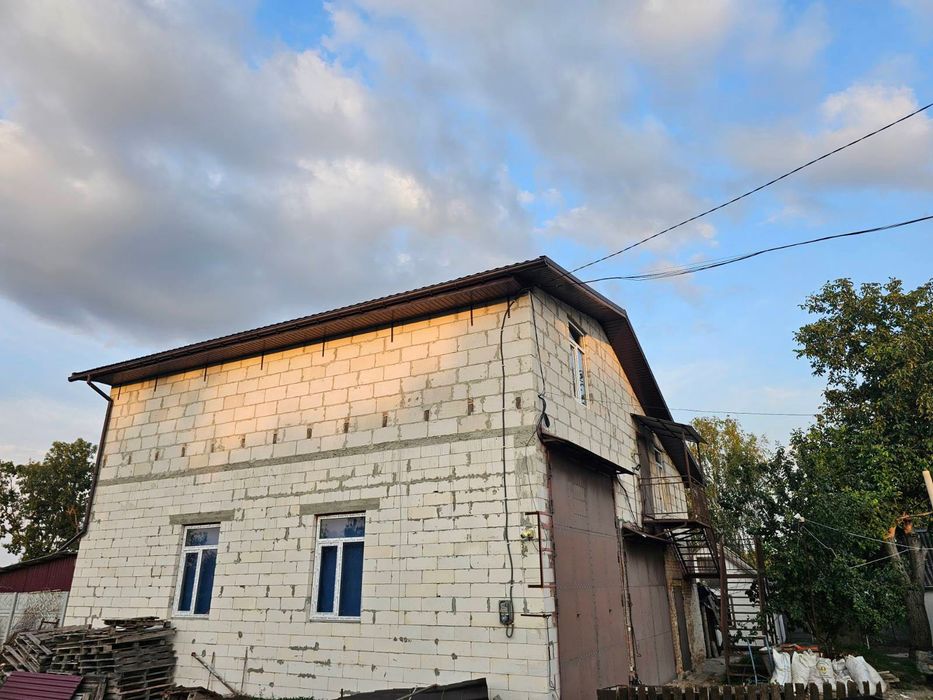 Продаж , Приватний будинок .