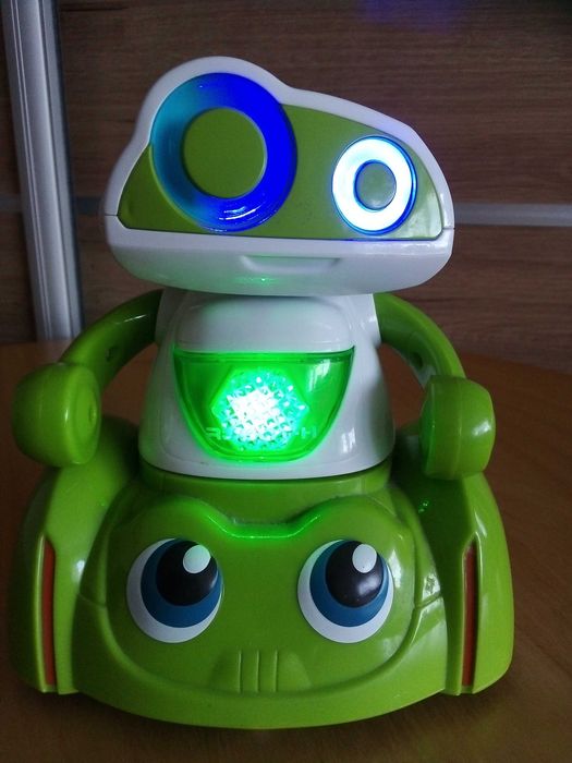 Robot Kosma, dumel
