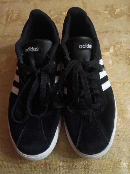 Продам кросівки  замшеві