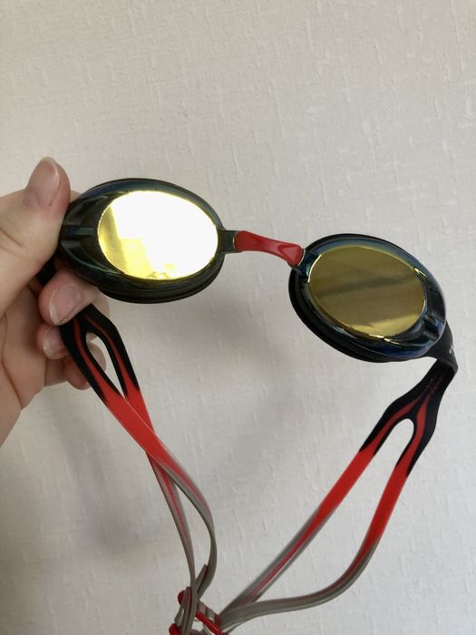 Окуляри для плавання