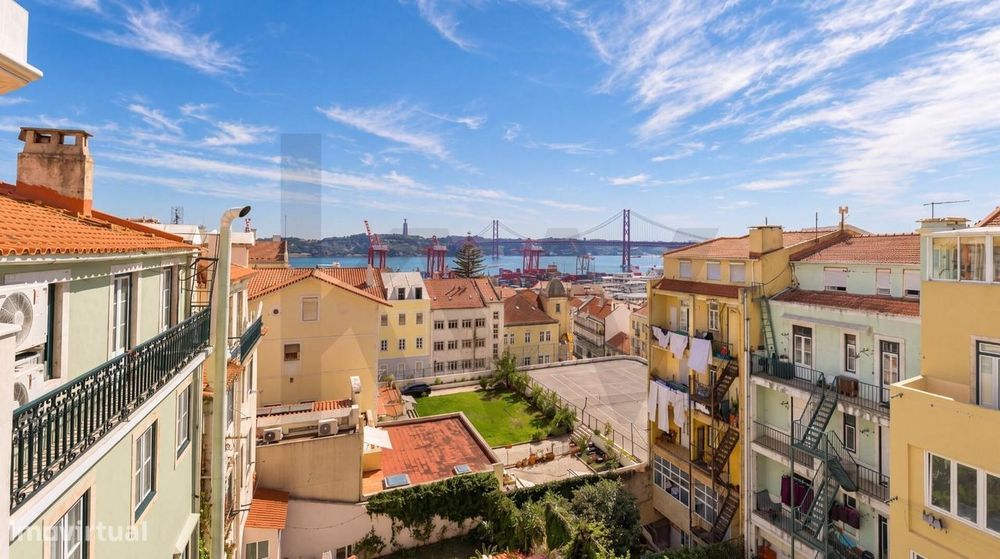 Arrendo / Alugo | Apartamento T1+1 duplex com garagem | na Lapa, Lisbo