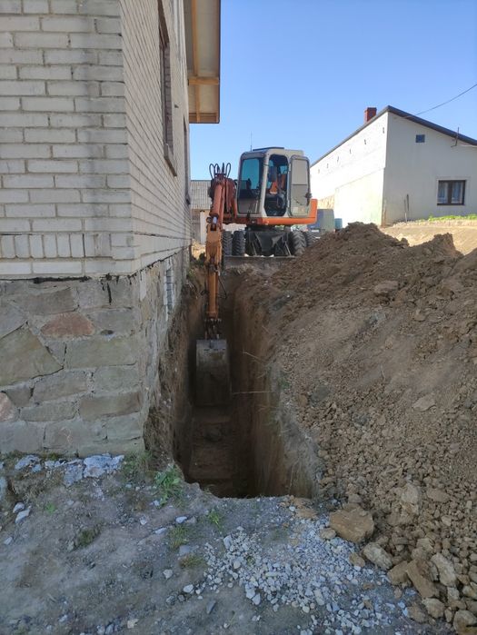 Usługi koparką - wykopy, fundamenty, niwelacje, rozbiórki - Kielce