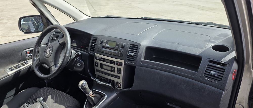 Toyota Corolla Verso 2.0 D4D de 2003 para peças