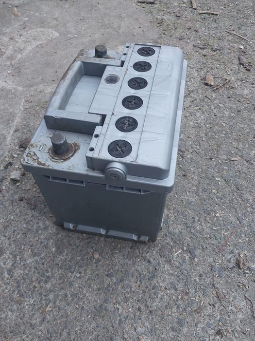 Акумулятор 60 ампер в робочому стані