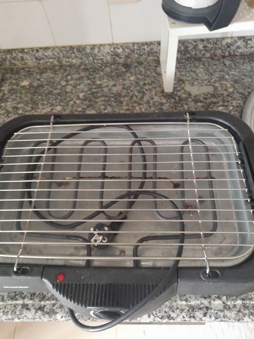 Grelhador com resistência eléctrica