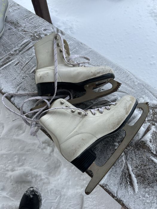 Продам ковзани , коньки