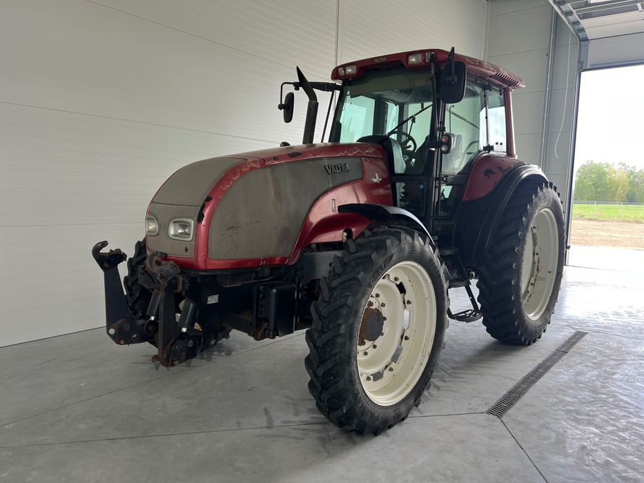 Valtra T120 do opryskiwacza, wąskie koła do międzyrzędzi