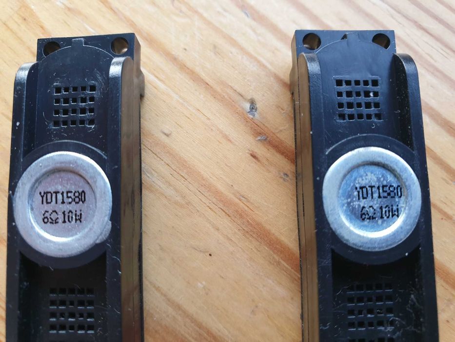 2 głośniki  80 x 9 x 13mm wysokość, 10W, 6 Ω ohm