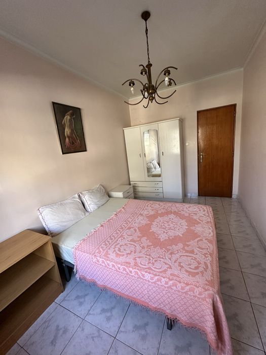 Arrenda-se Quarto/5 minutos da estaçao de Comboio