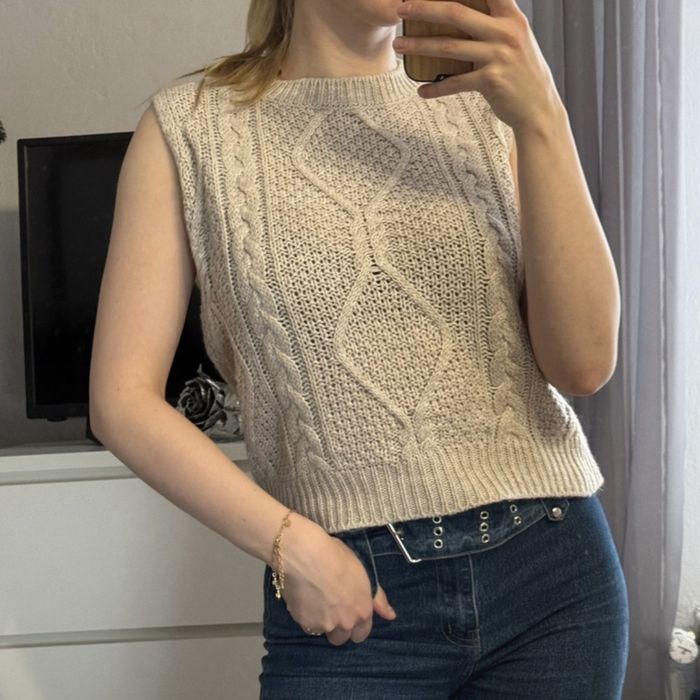 Sweterek bez rękawów bezrękawnik kamizelka beżowa elegancka basic