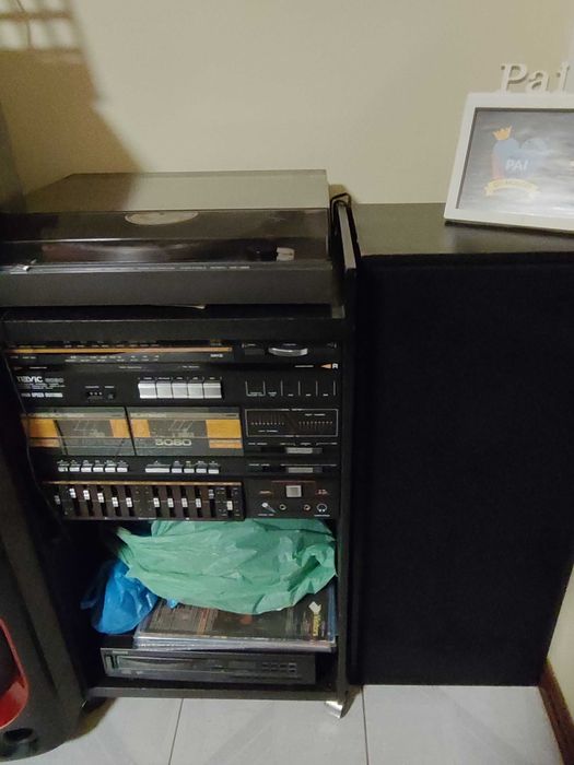 Aparelhagem de som com gira disco e cd