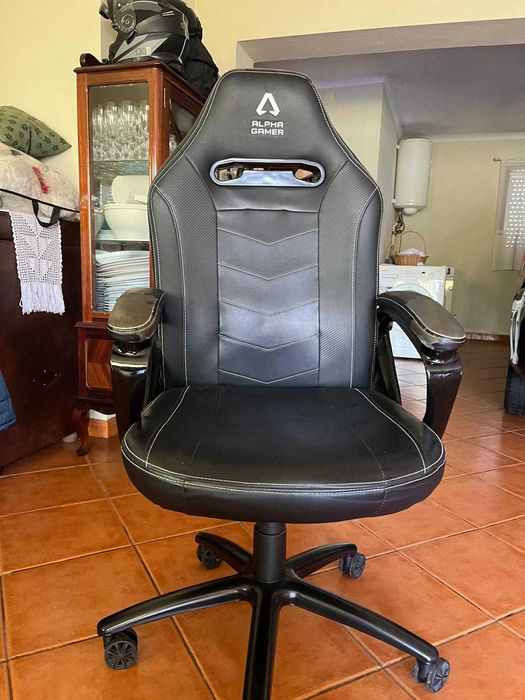 Cadeira Gaming (Alpha Gamer)