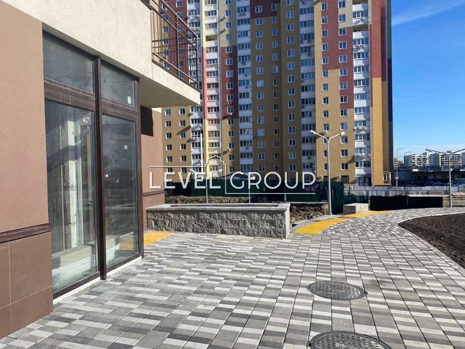 Продаж фасадного комерційного приміщення  ЖК Варшавський 1