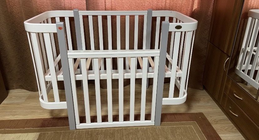 Дитяче ліжечко Angelo Magic з сірими вставками