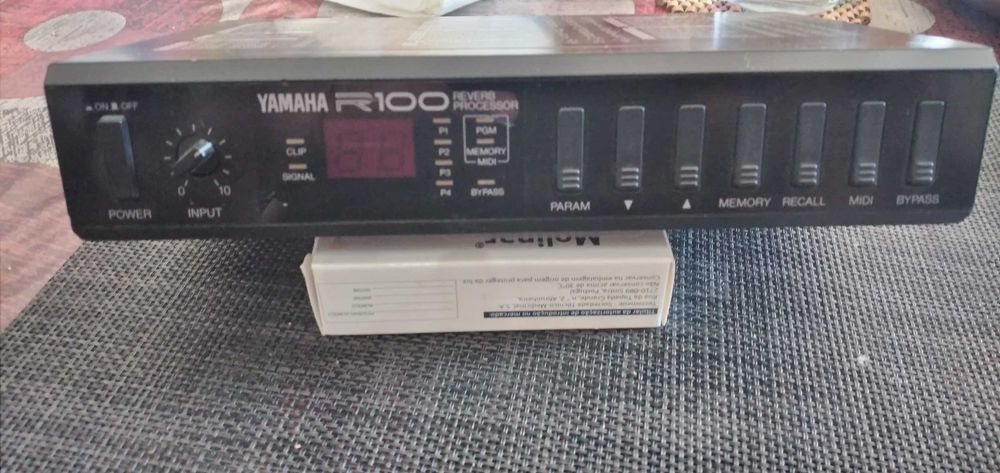 Yamaha Reverb Compresser R - 100