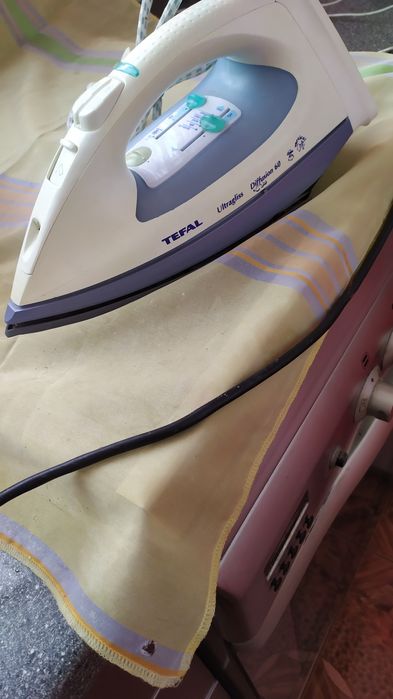 Утюг TEFAL c подставкой