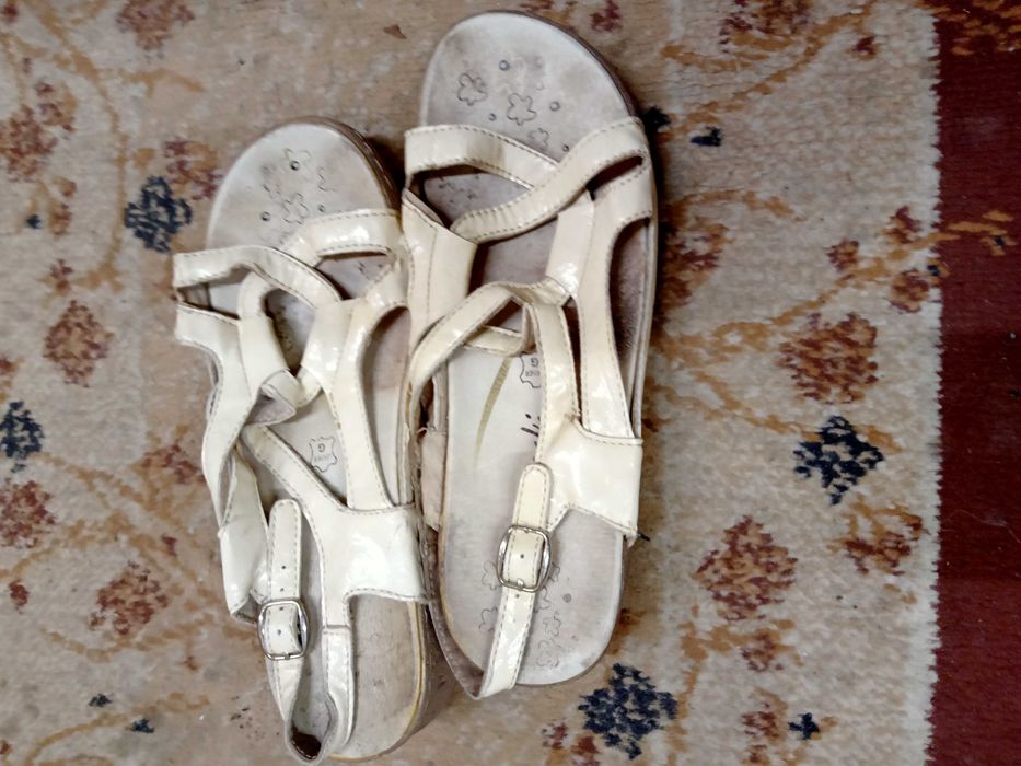 Sprzedam 10 par butów damskich