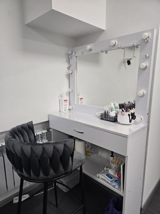 Здам місце для бровиста, візажиста