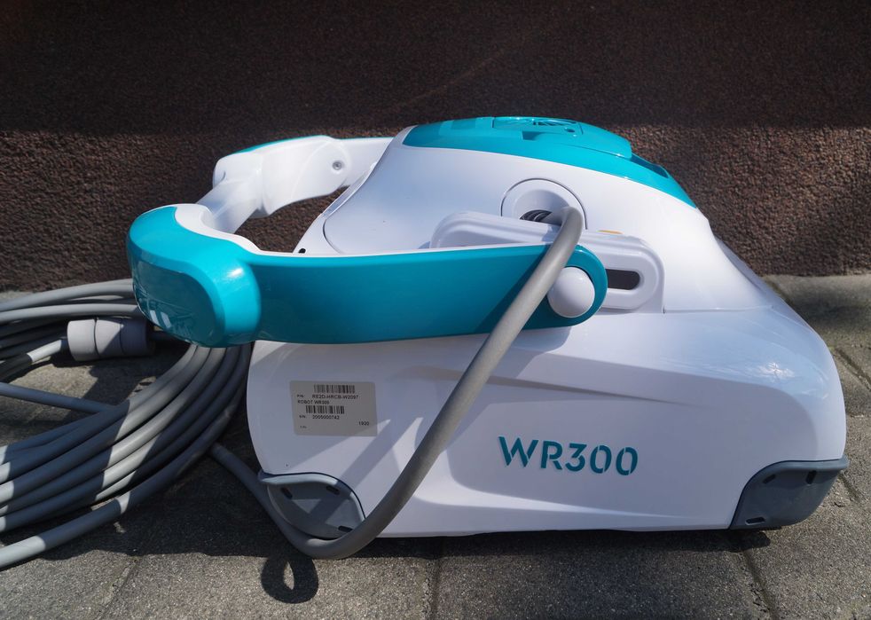 Odkurzacz robot do czyszczenia basenu BWT Aquabot WR300 z żyroskopem