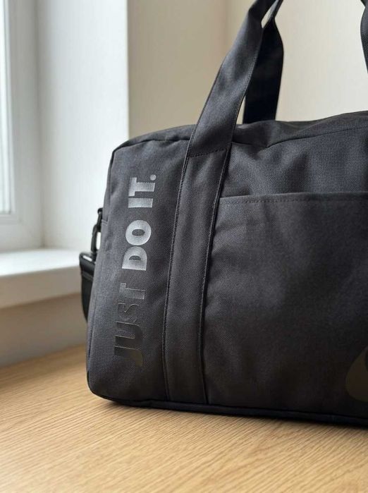 Сумка Nike для речей, дорожня та спортивна сумка з міцної тканини з ременем