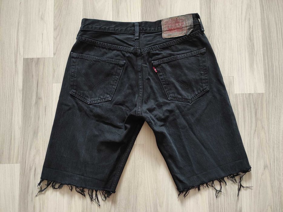 Чоловічі чорні шорти Levis W31