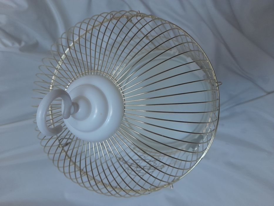 Клетка  среднего размера для птиц и попугаев