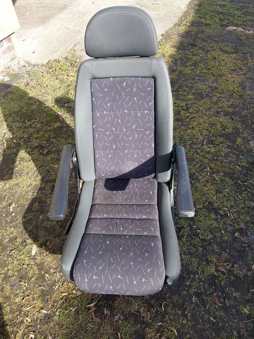 Fotel do przewozu osób niepełnosprawnych VW Passat B5 Obrotowy