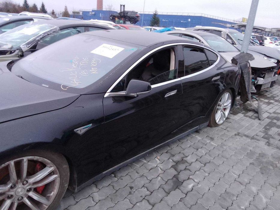 Tesla Model S двері передні задні праві ліві рест дорест