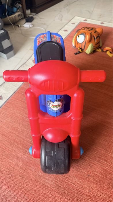Bicicleta bebés + capacete tigre