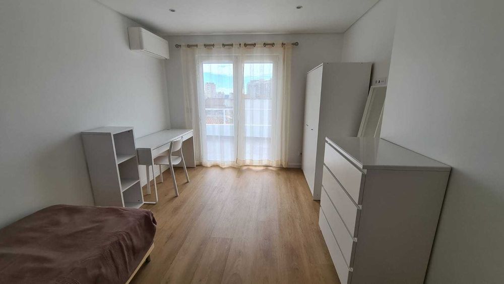 Quarto em Lisboa, na Ajuda.